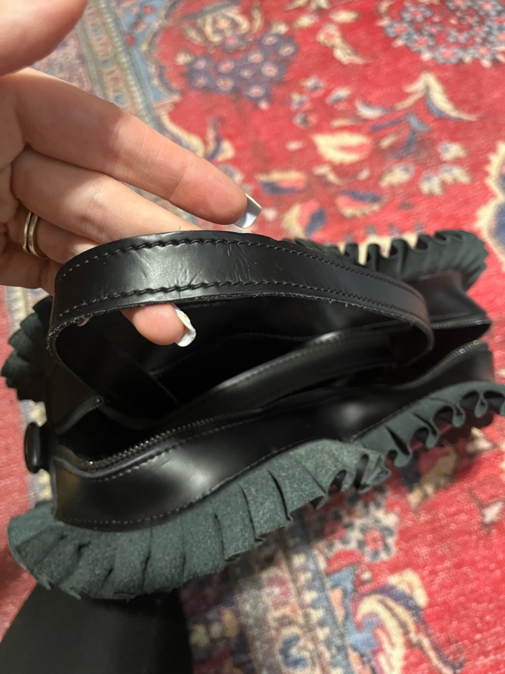 Rare Dr. Martens heart ruffle bag/backpack - Picture 8 of 11
